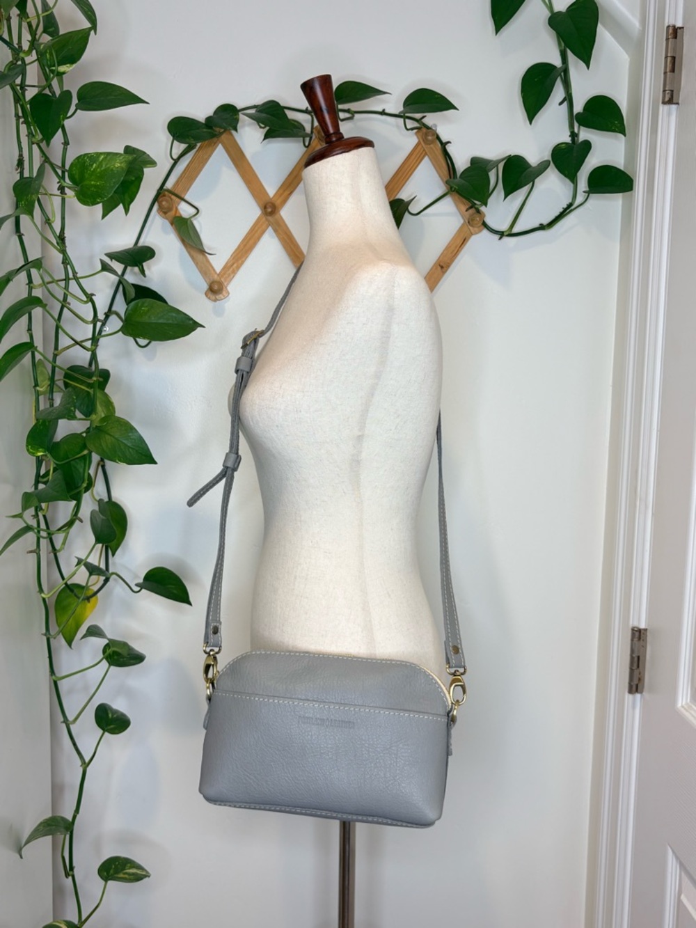 PORTLAND LEATHER RARE Eclipse Purse in Nimbus Grey